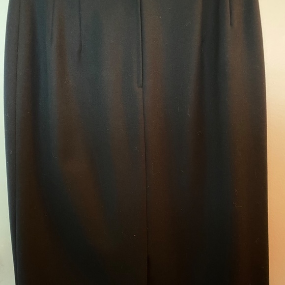 Black wool lined skirt - Picture 2 of 4